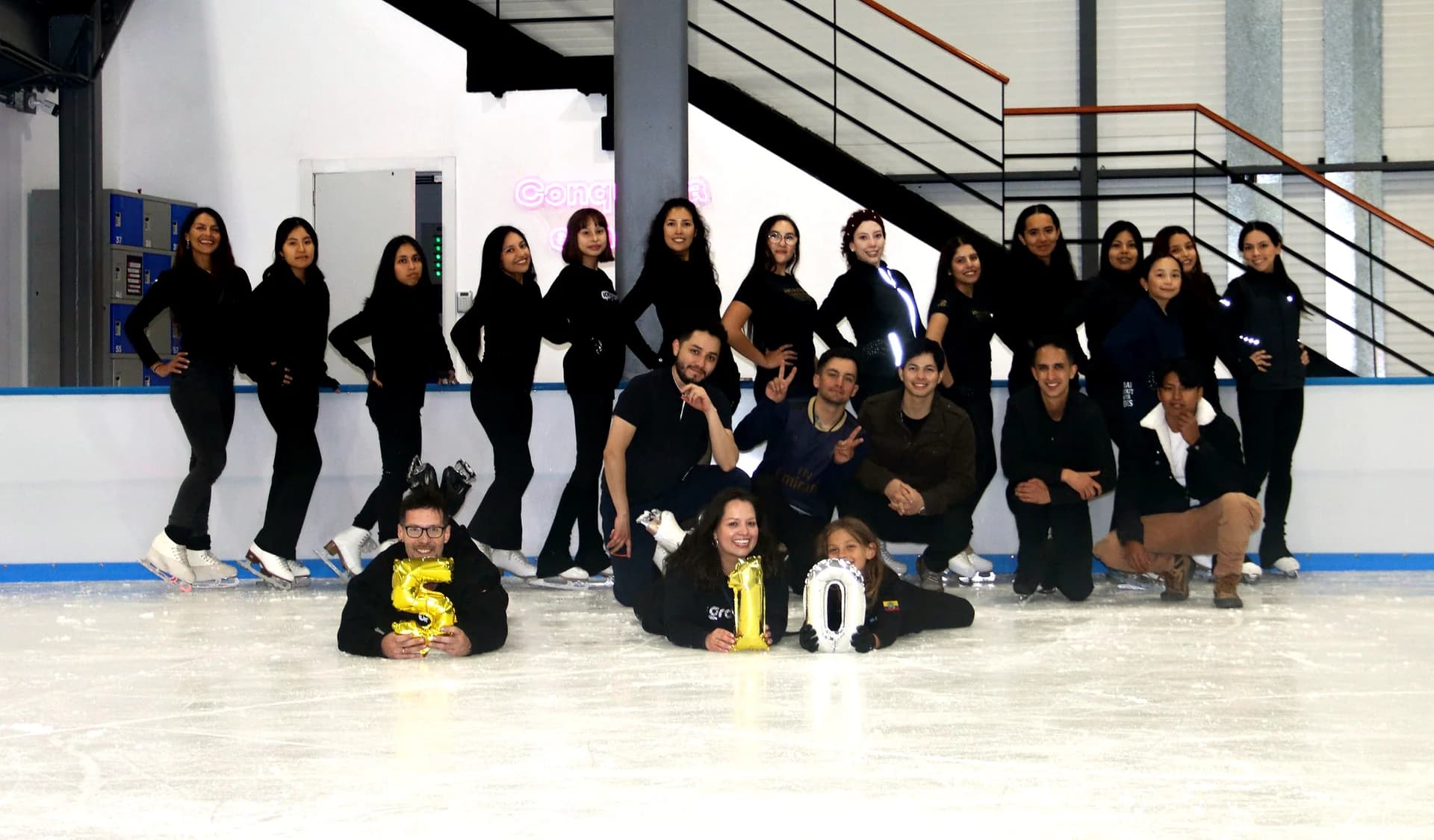 Comunidad de Ice Gravity celebrando diez años sobre la pista de hielo